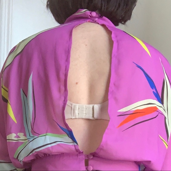 pink batwing crop top with open back - Picture 5 of 6